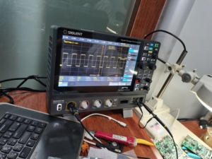 ออสซิลโลสโคป Siglent SDS2204X HD 12-บิต แบนด์วิดท์ 200MHz พร้อม 4 ช่องสัญญาณ และอัตราการสุ่มตัวอย่าง 2G รุ่น SDS2200X HD ออสซิลโลสโคป 12-บิต - Product Image 4