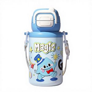 กระติกน้ำสแตนเลส 316 ลายการ์ตูนสำหรับเด็ก พร้อมสายสะพายและหลอดดูด - Product Image 1