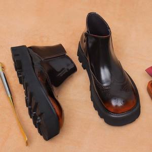 รองเท้าบูทหนังแท้ผู้ชายดีไซน์คลาสสิคล่าสุด ประจำฤดูใบไม้ร่วง-ฤดูหนาว ปี 2025 สวมใส่สบาย เหมาะสำหรับทำงาน กันน้ำ กันลื่น แบบสวม - Product Image 2