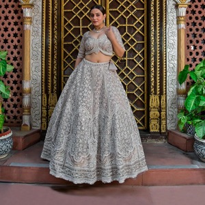 Exclusivo Lehenga Choli de Diseñador con Bordado de Lentejuelas y Diamantes para Damas de Honor, Ropa de Boda - Product Image 1