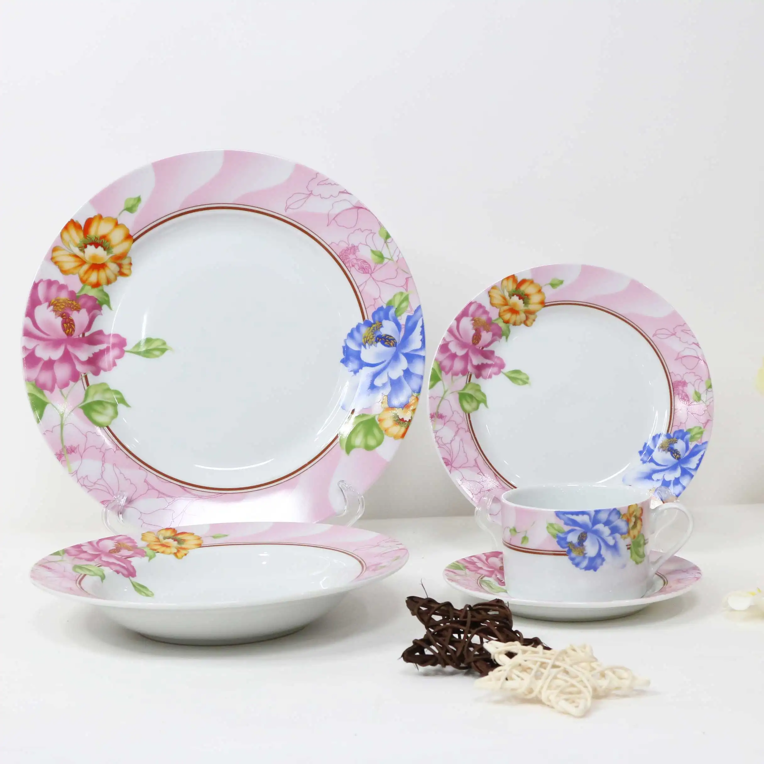 Ensemble d'assiettes et plats en porcelaine de style jardin exquis, vente en gros, vaisselle en céramique