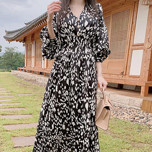 Vestido Largo Coreano de Primavera 2026 al por Mayor, Elegante, con Cuello en V, Cierre de Botón, Cintura Ajustada, Manga Farol, en Varios Colores - Product Image 4