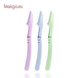 Una <span class=keywords><strong>navaja</strong></span> portátil <span class=keywords><strong>para</strong></span> <span class=keywords><strong>depilar</strong></span> la cara. - Product Image 2