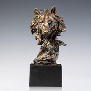 Adorno de Latón con Cabeza de Lobo, Escultura Artística Hecha a Mano, Decoración para Sala de Estar u Oficina, Cobre y Oro - Product Image 1