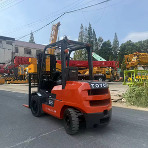 Montacargas Usado con Motor Diésel Original Japonés T-O-Y-O-T-A TCM KOMATSU HELI FD2.5/3/4/5/7/10/15/25 Toneladas con Contrapeso - Product Image 1