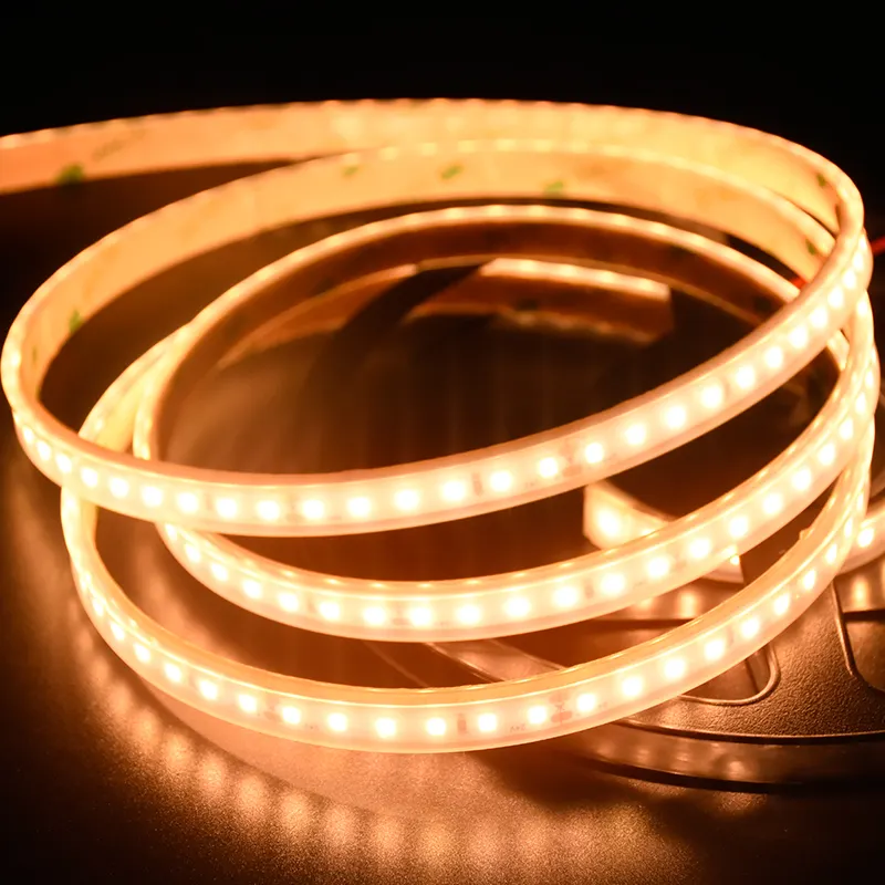 La luce a striscia a Led potrebbe essere personalizzata a colori RGB di potenza della lampada o impermeabile tramite invio di messaggi
