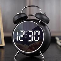 Reloj Despertador de Escritorio Moderno Multifuncional con Diseño Cuadrado, Funciona con Batería, con Pantalla Digital LED 3D de Doble Campana Extra Fuerte
