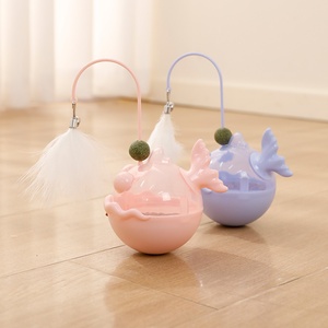 ของเล่นแมวแบบมีปฏิสัมพันธ์พร้อมที่ใส่ขนม ของเล่นไม้กายสิทธิ์ขนนกแบบหมุนได้ สำหรับแมวในบ้านและลูกแมว - Product Image 1