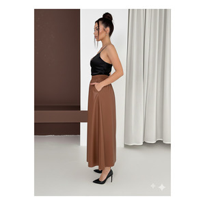 Jupe drapée marron pour femme avec poches latérales, tissu aspect cuir, longueur 95 cm, à porter en toutes saisons - Product Image 3