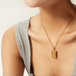 Collier pendentif cœur vintage en acier inoxydable de style européen américain avec zircon pour femme, idéal comme cadeau - Product Image 3