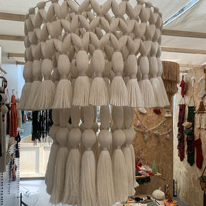 Installation suspendue en macramé bohème avec pompons pour les espaces commerciaux et la décoration de fête - Product Image 3