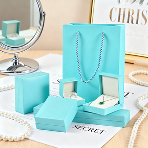 Set di scatole di gioielli minimalisti, esterni in carta similpelle e interni in morbido velluto per i tuoi anelli orecchino braccialetto Display - Product Image 1