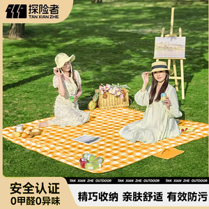 Tapis de pique-nique Explorer jaune et blanc à carreaux, pour 2 à 4 personnes, imperméable, pour l'extérieur, pelouse, plage - Product Image 2