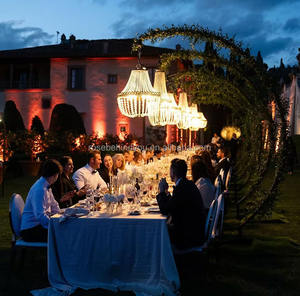 Vendita calda 8 piedi di altezza in metallo nero mezza mezzaluna luna semicerchio lampadario sfondo espositore per decorazione di nozze festa - Product Image 5