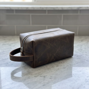 Trousse de Toilette en Cuir Taille Moyenne, Fermeture Éclair Classique, Étui Cosmétique Durable avec Poignée Souple - Product Image 3