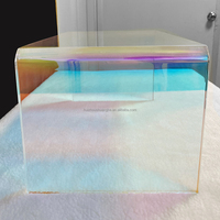 Mobilier moderne d'hôtel de luxe Table d'angle à thé arc-en-ciel en acrylique Table basse multifonctionnelle transparente pour chambre à coucher et salon