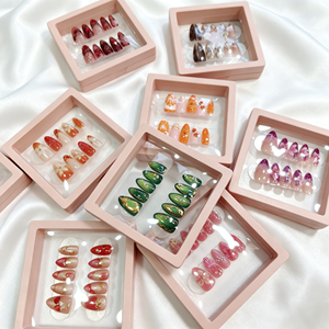 Vente en gros de <span class=keywords><strong>faux</strong></span> ongles en amande personnalisés avec étiquette privée, designs variés, marbrés floraux, dorés brillants - Product Image 1
