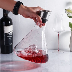 Décanteur à <span class=keywords><strong>vin</strong></span> <span class=keywords><strong>en</strong></span> <span class=keywords><strong>verre</strong></span> <span class=keywords><strong>de</strong></span> 1620 ml <span class=keywords><strong>en</strong></span> <span class=keywords><strong>forme</strong></span> <span class=keywords><strong>de</strong></span> sommet <span class=keywords><strong>de</strong></span> montagne, <span class=keywords><strong>a</strong></span>érateur <span class=keywords><strong>de</strong></span> 270 mm <span class=keywords><strong>de</strong></span> haut pour hôtels et cadeaux (vente <span class=keywords><strong>en</strong></span> gros) - Product Image 3
