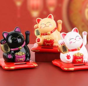 Bianco giallo nero caffetteria giapponese ondeggiante fatto a mano 2.5 pollici <span class=keywords><strong>beckoning</strong></span> <span class=keywords><strong>cat</strong></span> solar power Maneki Neko Plastic Lucky <span class=keywords><strong>Cat</strong></span> - Product Image 3