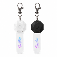 Porte-clés LED à piles, vente en gros, personnalisé, 7 couleurs, compact, petit, pendentif holographique en acrylique pour cadeaux promotionnels