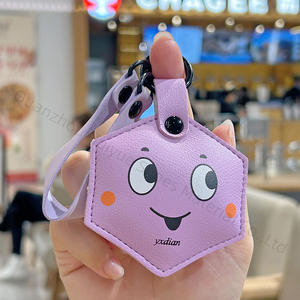 سلسلة مفاتيح للوجه برسوم كرتونية متعددة الألوان ، سلسلة مفاتيح لطيفة من الجلد الصناعي ، قلادة وحقيبة صغيرة لتزيين السيارة للهدايا - Product Image 4