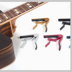 Capo de guitare acoustique classique en alliage d'aluminium argenté de haute qualité à changement rapide pour ajuster le tonalité de la guitare - Product Image 3