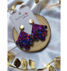 Boucles d'oreilles en résine légères, design artisanal élégant, parfaites pour la mode quotidienne et les occasions spéciales - Product Image 1