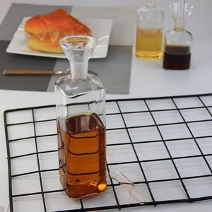 Bouteille distributrice d'huile et de <span class=keywords><strong>vinaigre</strong></span> carrée en verre moderne de style européen, 250 ml, sans plomb, fabriquée à la main avec bec verseur pour la cuisine domestique - Product Image 5