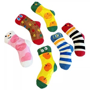 Jouets pour chiens en peluche mignons en forme de chaussette, motif de dessin animé, en polyester, pour usage intérieur, jouet sonore pour animaux de compagnie - Product Image 3