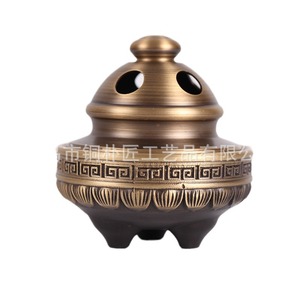 Brûleur d'encens miniature à trois pieds en laiton Tongpu Craftsman pour usage domestique, brûleur d'encens d'intérieur, bois d'agar et bois de santal - Product Image 5