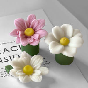 Moules à bougies à fleurs décoratives Fabriquez votre propre <span class=keywords><strong>cire</strong></span> <span class=keywords><strong>parfumée</strong></span> Bougies florales en résine Moules à bougies en <span class=keywords><strong>cire</strong></span> florale - Product Image 4