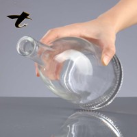 Bouteille en verre de 500 ml pour spiritueux avec bouchon à vis, forme ronde, option d'impression sérigraphique personnalisée pour l'emballage de spiritueux, whisky, brandy