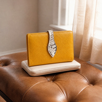 Bolso de Mano Tipo Clutch de Piel Sintética Color Amarillo Mostaza con Correa de Pitón, Elegante y Chic para Uso Diario, Personalizable OEM