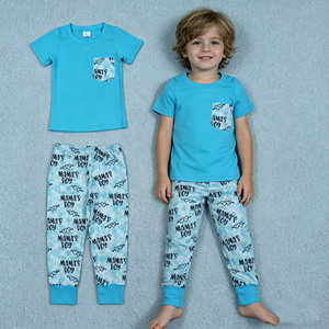 ชุดเสื้อยืดและกางเกงจ็อกเกอร์เด็กผู้ชายลายพิมพ์ MAMA'S BOY จาก RTS Boutique Casual สำหรับฤดูใบไม้ผลิและฤดูใบไม้ร่วง ผลิตจากผ้าฝ้าย 95% และสแปนเด็กซ์ 5% - Product Image 1