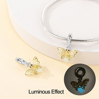 Venta al por mayor del fabricante: Cuentas colgantes luminosas de plata tibetana con forma de insecto, chapadas en plata, estilo europeo y americano, para pulseras DIY.