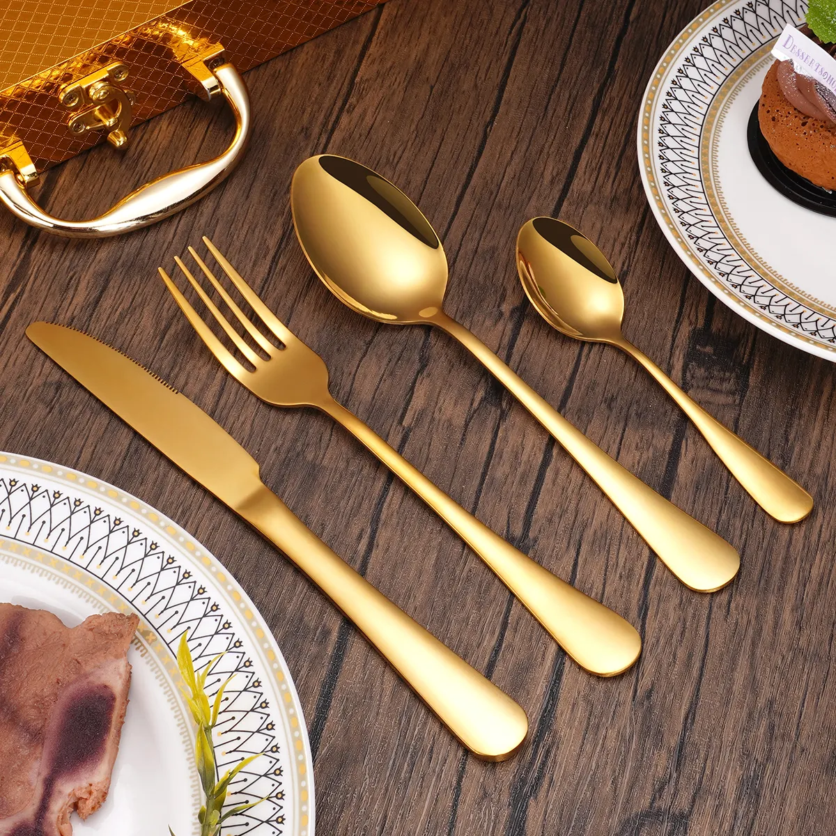 QZQ all'ingrosso 4 pezzi posate posate cucina festa matrimonio cena cucchiaio in acciaio inox forchetta coltello Set di posate d'oro