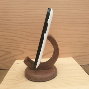 Soporte de Madera Personalizado para Teléfono, Base Grabada para Móvil, Soporte de Madera Sólida para Smartphone, Artículo de Regalo - Product Image 1