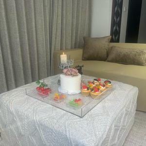 Bandejas acrílicas cuadradas transparentes modernas personalizadas de alta calidad Bandejas de exhibición de postres con asa - Product Image 6