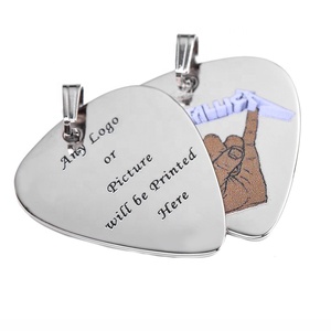 2025 nuevas innovaciones de acero inoxidable Metal personalizado impreso púas de guitarra parejas collar/llavero/pendientes con logotipo - Product Image 3