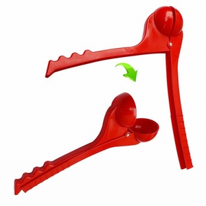 Pinzas para hacer bolas de nieve para niños, herramienta para hacer bolas de nieve de plástico rojo para jugar al aire libre, para construir muñecos de nieve y peleas de bolas de nieve, de 2 a 4 años - Product Image 1