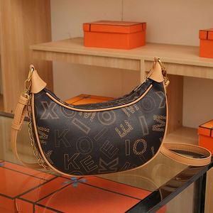Bolso de Hombro de Alta Gama en Forma de Luna con Cadena Decorativa y Diseño Multifuncional y Elegante 616 - Product Image 5