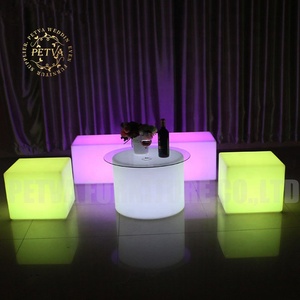 Set di Divani Rettangolari da Esterno con Sedie Cubo LED, Arredamento <span class=keywords><strong>per</strong></span> Night Club, Sedute <span class=keywords><strong>per</strong></span> <span class=keywords><strong>Bar</strong></span> in PE, Stile Antico Moderno, 2 Pezzi PETVA - Product Image 3