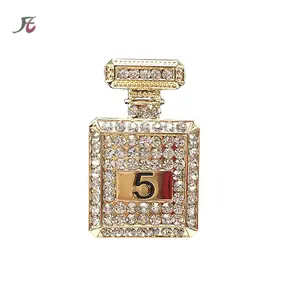 Yüksek kalite gümüş özelleştirilmiş numarası 5 kristal diamante aplike moda takı parfüm şişesi elmas broş pimleri