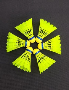 Palline da Badminton Yonx <span class=keywords><strong>Mavis</strong></span> 350 in Nylon Bianco con Testa in Sughero, Durevoli, 5g, Vendita Diretta dalla Fabbrica a Prezzi Convenienti - Product Image 2