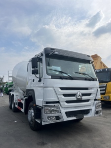 Camion malaxeur à béton SINOTRUK HOWO 6x4 LHD 2025, 12 m³, Euro 2, pneus neufs, intérieur remis à neuf, châssis neuf, camion neuf - Product Image 3