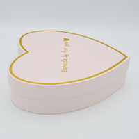 Boîtes d'emballage personnalisées pour les soins de la peau pour la Saint-Valentin Coffrets cadeaux de beauté cosmétiques Boîte en forme de coeur rose vif brillant