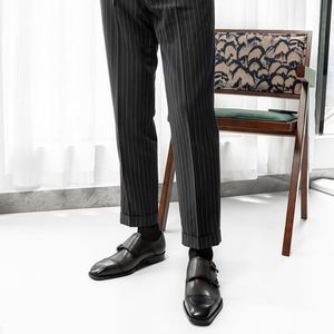 Chaussures de marche pour hommes Black Elegance, semelle en caoutchouc durable, bout carré, boucle métallique, mocassins en cuir décontractés à enfiler - Product Image 3