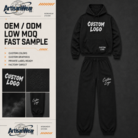Ensemble deux pièces mode pour homme : sweat à capuche noir personnalisé avec impression de texte et pantalon de survêtement à cordon avec détail logo sur la poche – OEM ODM