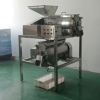 Dubbelkanaals mangopulp machine met dubbele invoerpoorten, motor, capaciteit 1t/u voor gelijktijdig pulpen, hoge efficiëntie, voedselindustrie