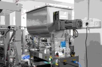 Machine d'emballage de sachets à scellage latéral pour sauce ketchup, avec pompe à piston de grande capacité et trémie horizontale, idéale pour les petites entreprises